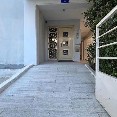 Elea Apartment *
